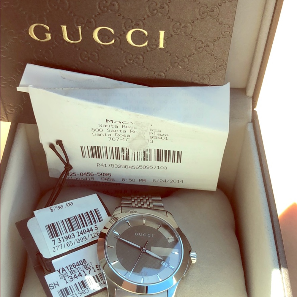 Lightly worn authentic Gucci watch with receipt.